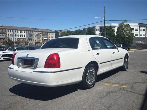 Used 2007 Lincoln Town Car Signature Limited RWD image 5