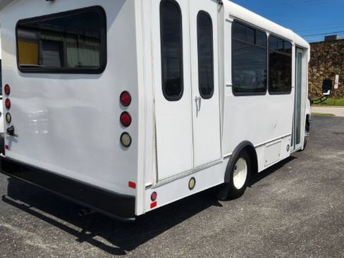 Used 2015 Ford E-350 and Econoline 350 Super Duty RWD image 2