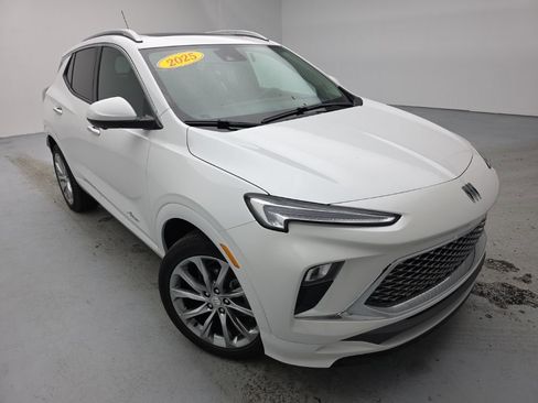 Used 2025 Buick Encore GX Avenir w/ Avenir Technology Package image 2