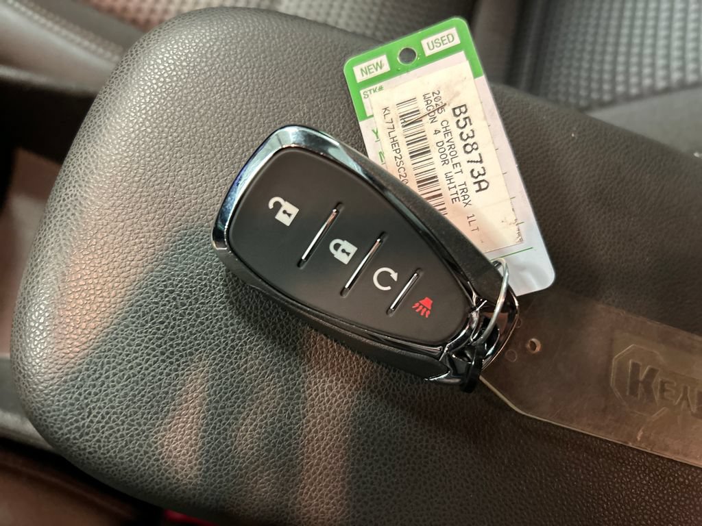 Used 2025 Chevrolet Trax LT FWD image 20