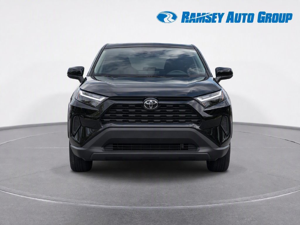Used 2023 Toyota RAV4 LE AWD/4WD image 5