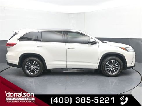 Used 2018 Toyota Highlander XLE image 2
