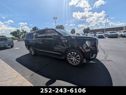 Used 2022 GMC Yukon XL Denali AWD/4WD image 5