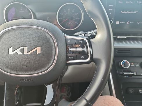 Used 2024 Kia Carnival LX FWD image 20