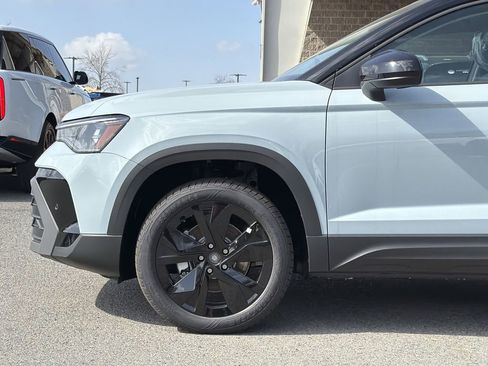 New 2026 Volkswagen Taos SE image 9