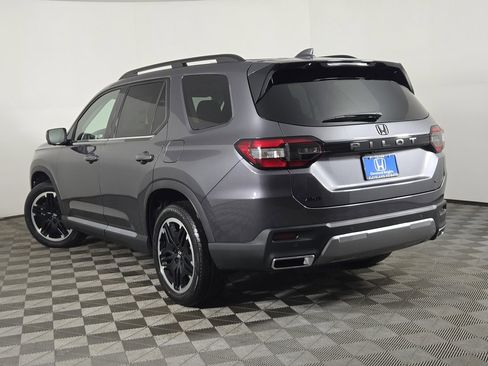 New 2026 Honda Pilot Touring image 5