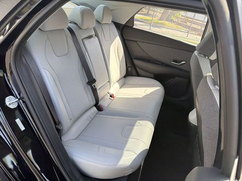Used 2022 Hyundai Elantra Limited FWD image 25