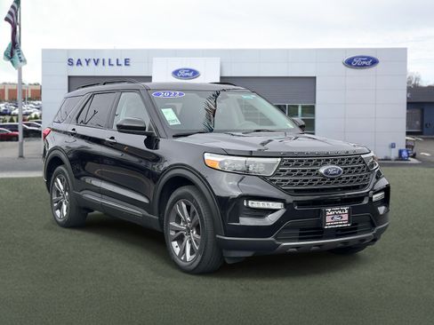 Used 2022 Ford Explorer XLT w/ Equipment Group 202A AWD/4WD image 6