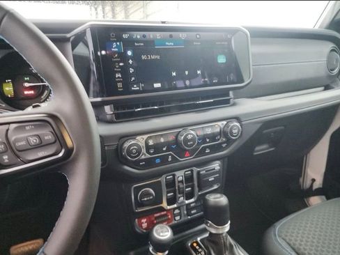 Used 2025 Jeep Wrangler Unlimited Rubicon 4xe w/ Convenience Group image 17