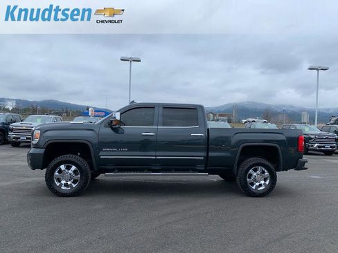 Used 2018 GMC Sierra 3500 Denali w/ Duramax Plus Package image 4