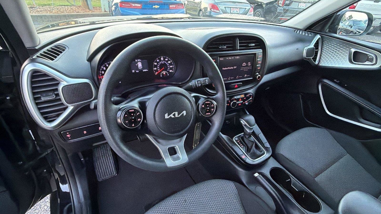 Used 2022 Kia Soul LX FWD image 3