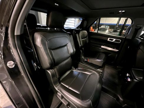 Used 2022 Ford Explorer XLT w/ Equipment Group 202A image 16