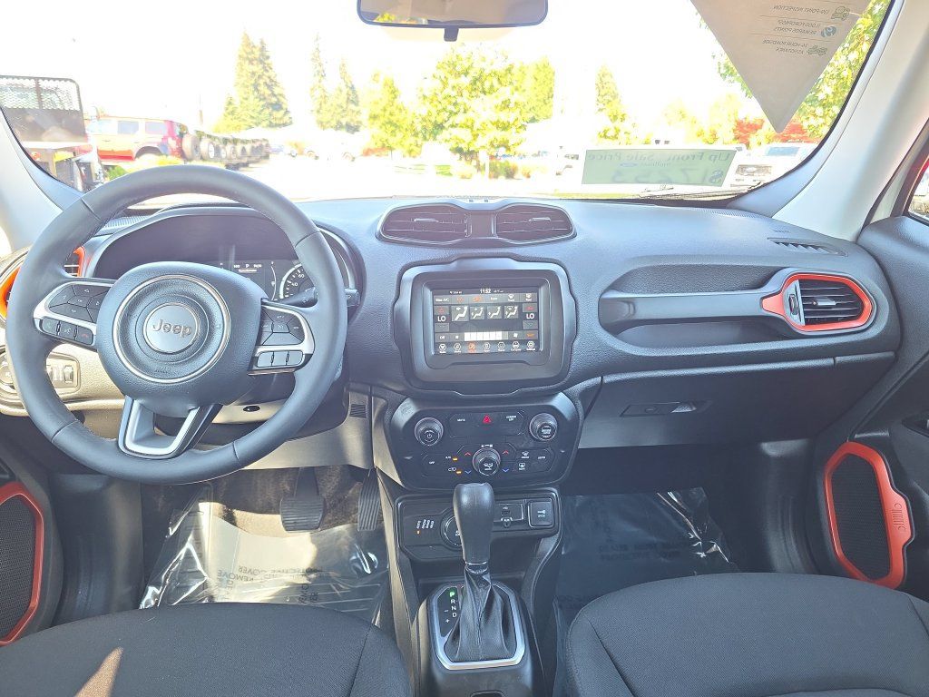 Used 2020 Jeep Renegade Latitude AWD/4WD image 6
