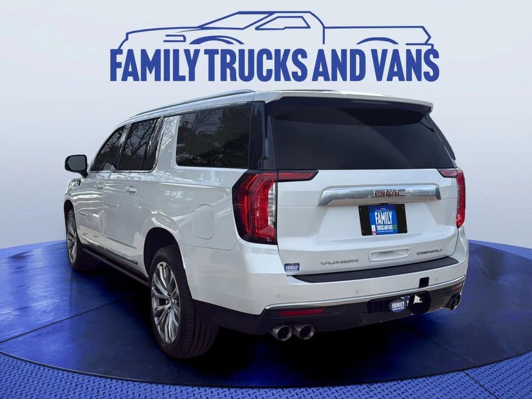 Used 2022 GMC Yukon XL Denali AWD/4WD image 3