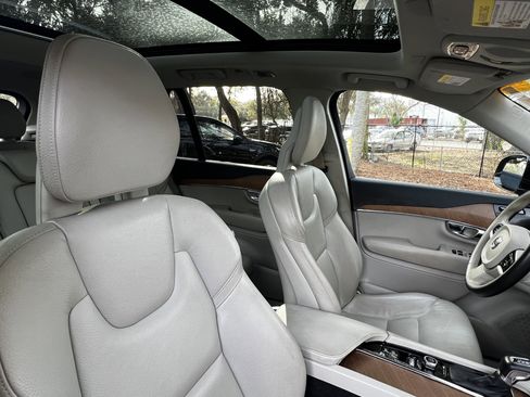 Used 2021 Volvo XC90 T6 Momentum image 47