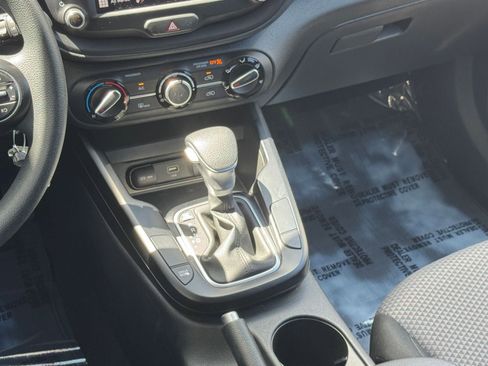 Used 2025 Kia Soul LX w/ LX Technology Package FWD image 39