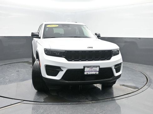 Used 2023 Jeep Grand Cherokee Altitude image 39