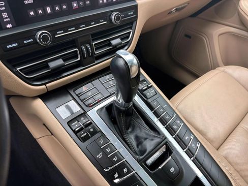 Certified 2020 Porsche Macan AWD/4WD image 34