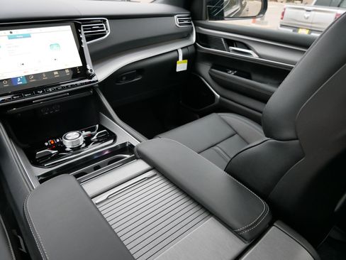 New 2026 Jeep Grand Wagoneer Limited AWD/4WD image 11