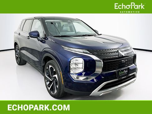 Used 2024 Mitsubishi Outlander SE image 1