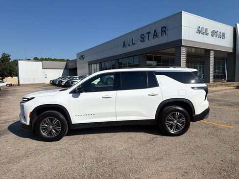 Used 2024 Chevrolet Traverse LT FWD image 8