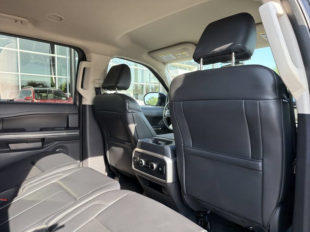 Used 2024 Ford Expedition XLT AWD/4WD image 19