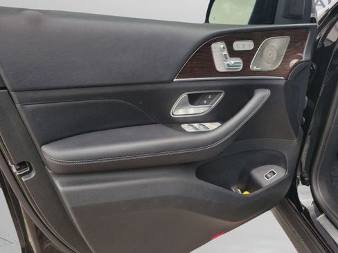 Used 2024 Mercedes-Benz GLS 450 4MATIC image 17