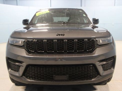 Used 2024 Jeep Grand Cherokee Altitude AWD/4WD image 28