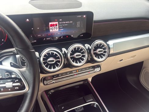 Used 2021 Mercedes-Benz GLB 250 w/ Premium Package image 15