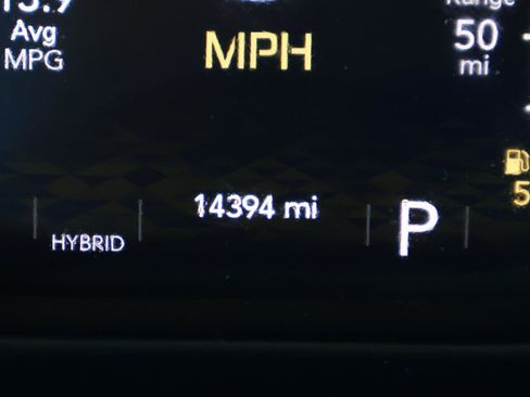 Used 2022 Jeep Wrangler Unlimited Sahara w/ Cold Weather Group image 33