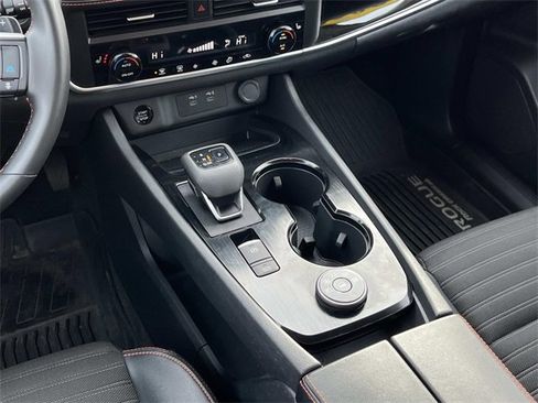 Used 2025 Nissan Rogue SV image 14