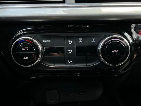 Used 2025 Chevrolet Trax LT image 25