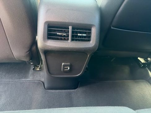 Used 2024 GMC Terrain SLE AWD/4WD image 33