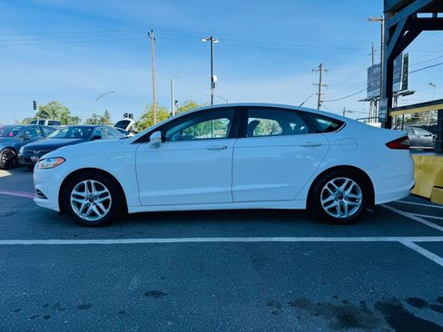 Used 2014 Ford Fusion SE FWD image 8