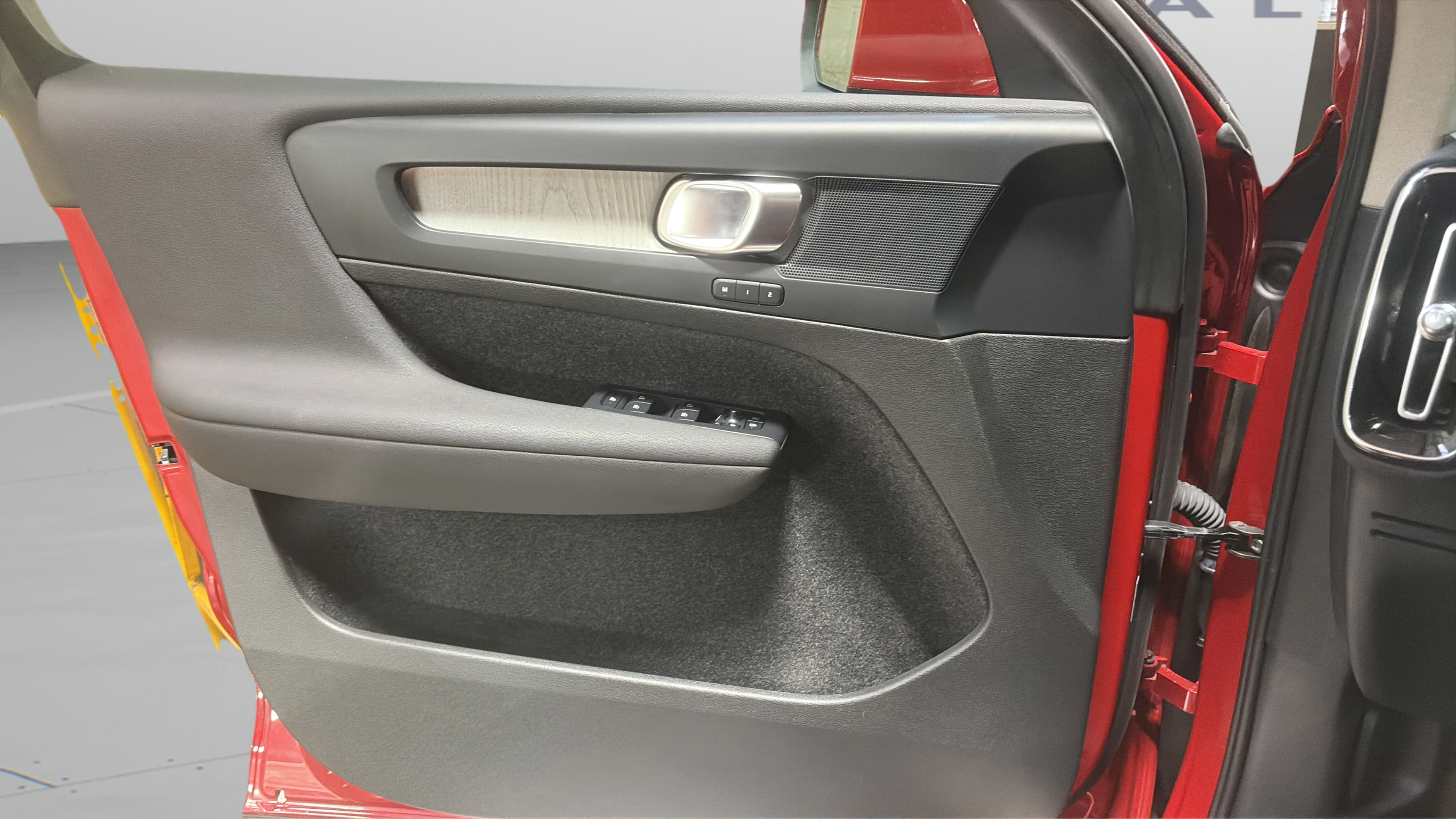 Used 2024 Volvo XC40 B5 Plus AWD/4WD image 21