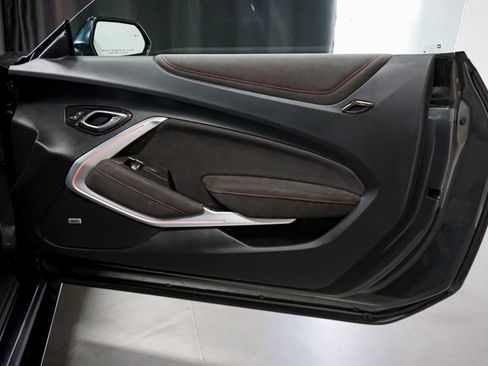 Used 2018 Chevrolet Camaro ZL1 image 39