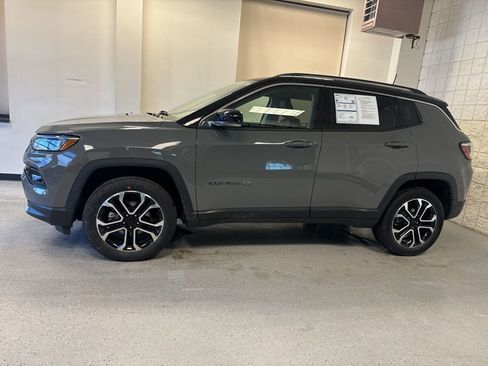 Used 2022 Jeep Compass Limited image 37