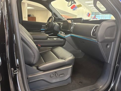 Used 2027 Ford Expedition Tremor w/ Driver's Package AWD/4WD image 32