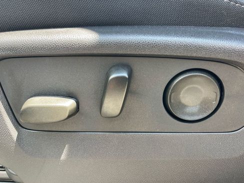 Used 2024 Chevrolet Silverado 1500 Custom image 10