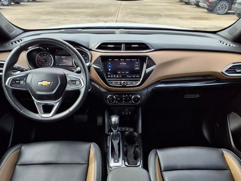 Used 2021 Chevrolet TrailBlazer ACTIV w/ Technology Package FWD image 6