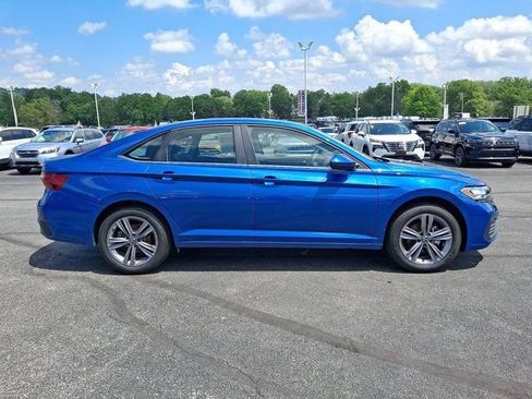 Certified 2023 Volkswagen Jetta SE FWD image 9