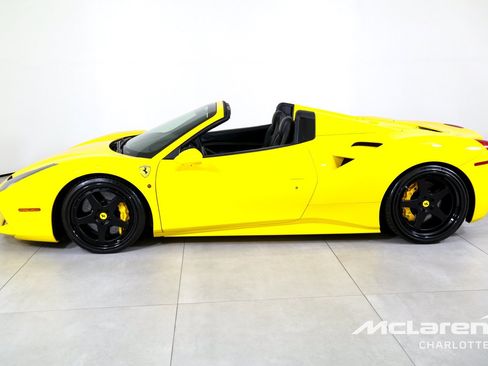 Used 2017 Ferrari 488 Spider RWD image 6
