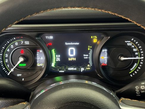 Used 2024 Jeep Wrangler Unlimited Sahara w/ Technology Group AWD/4WD image 24
