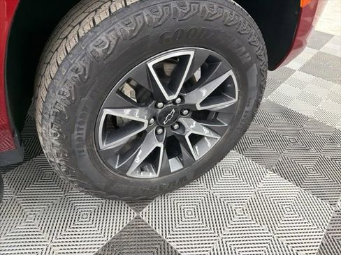 Used 2023 Chevrolet Suburban Z71 w/ Luxury Package image 19