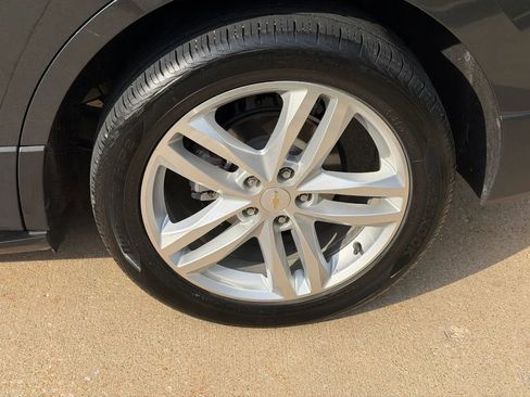 Used 2019 Chevrolet Equinox LT w/ Lights and Bright Package FWD image 10