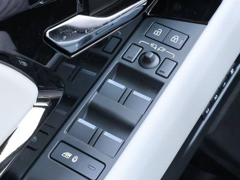 New 2026 Land Rover Range Rover Evoque S AWD/4WD image 15