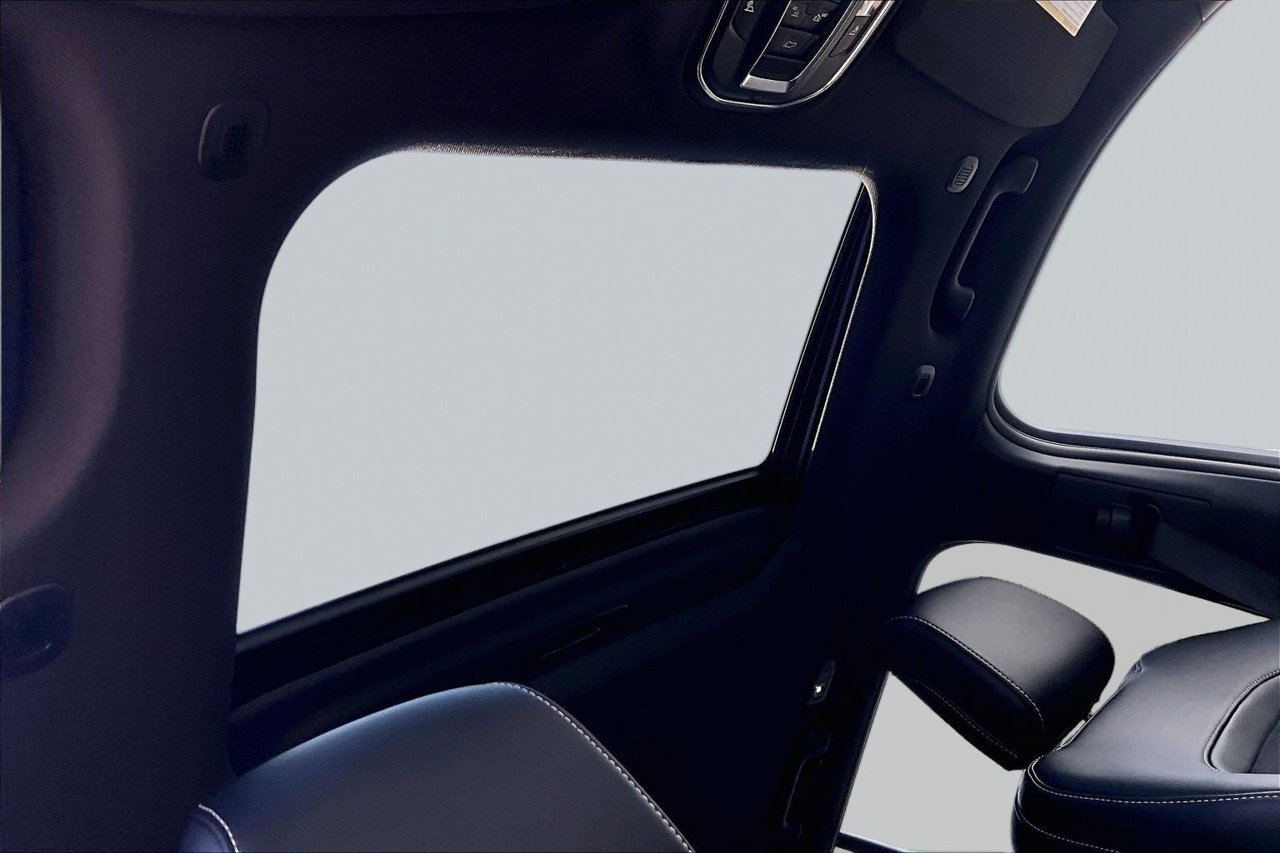 New 2027 Jeep Grand Cherokee Altitude AWD/4WD image 14