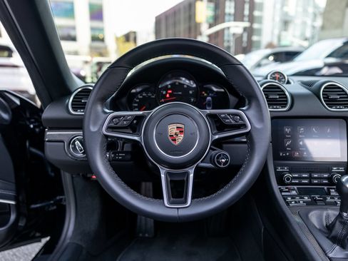 Certified 2024 Porsche 718 Boxster RWD image 6