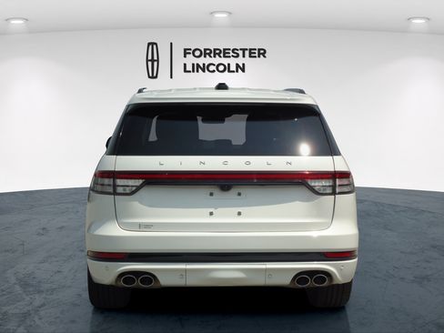 Certified 2025 Lincoln Aviator Reserve w/ Jet Appearance Package AWD/4WD image 4