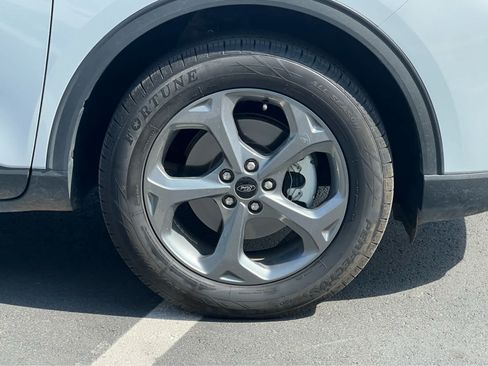 Certified 2025 Ford Escape ST-Line Select AWD/4WD image 16